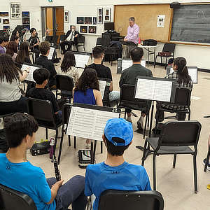 Leading a very well-attended clarinet choir reading session at UofT, June 2023
